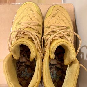 Kyrie 4 Cinnamon Toast Crunch size 10US